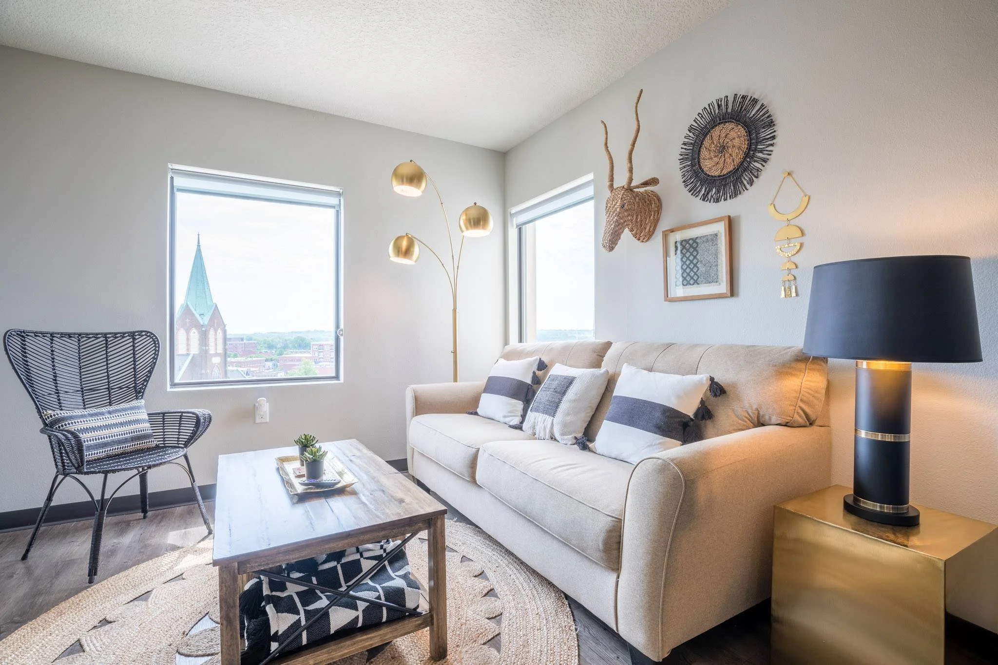 LYN-604-Wild Oasis-1.jpg