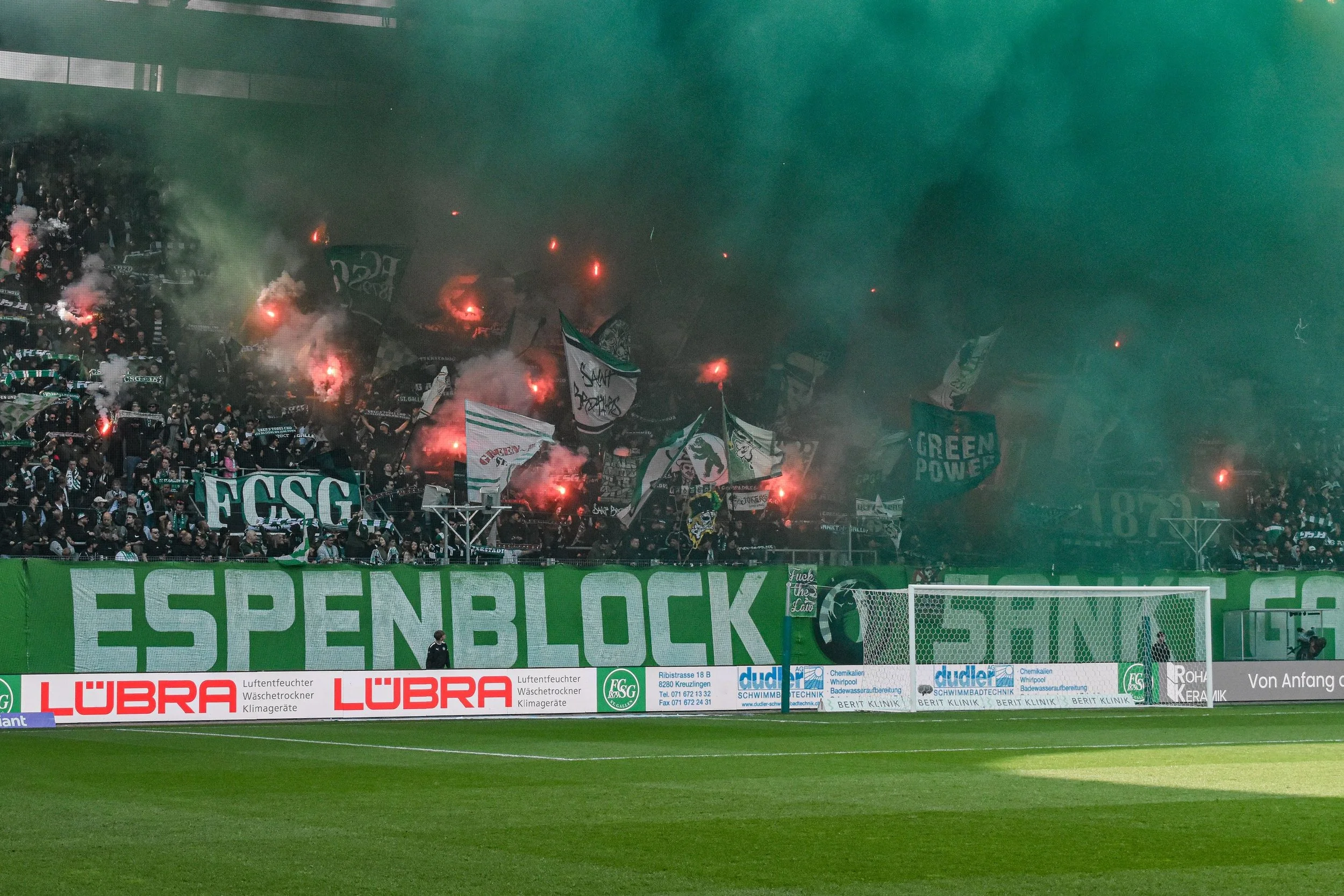 FC St.Gallen vs. Basel 3:0 - St.Gallen bringt den Sieg locker ins Trockene