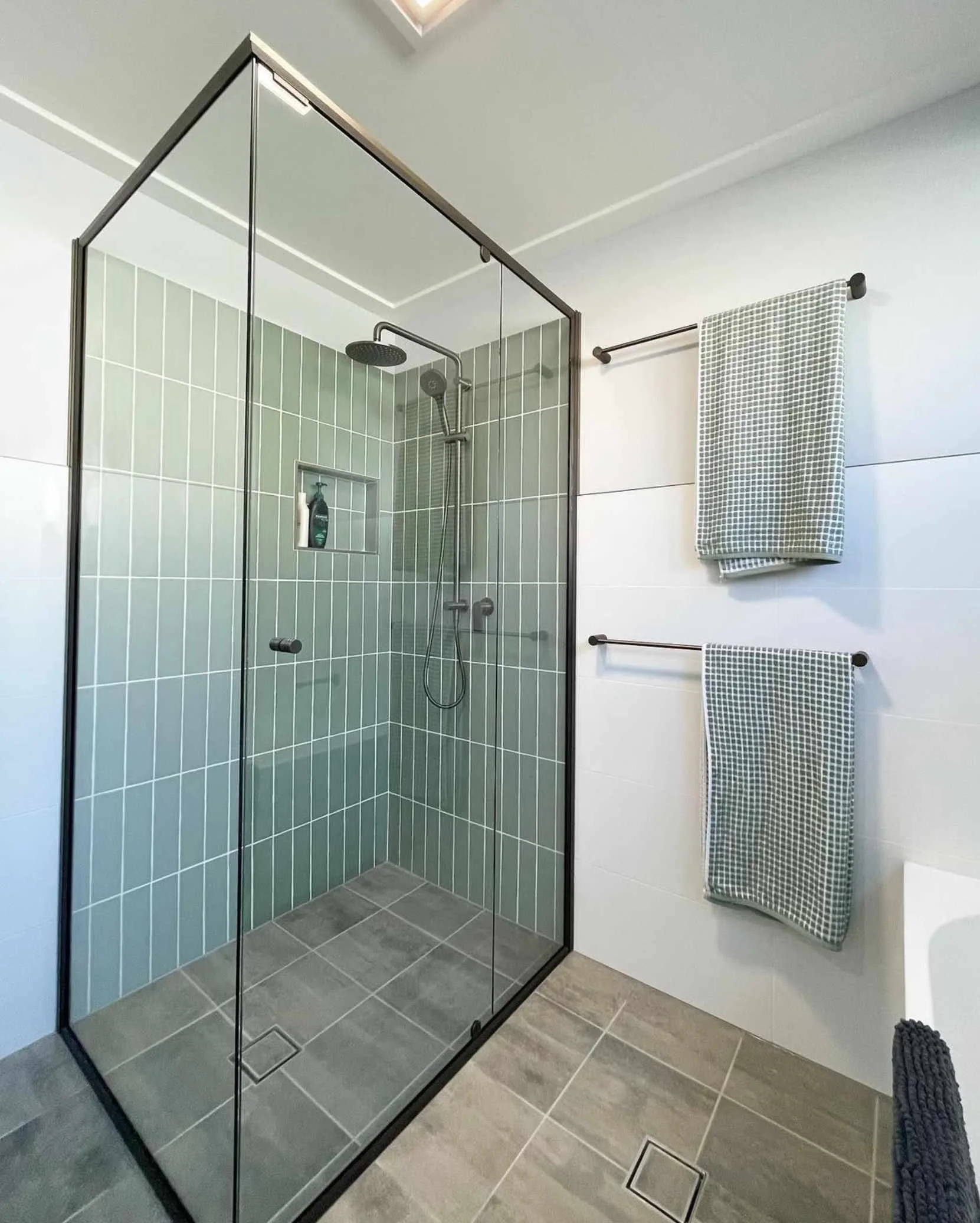 semi-frameless-shower-screen.jpg