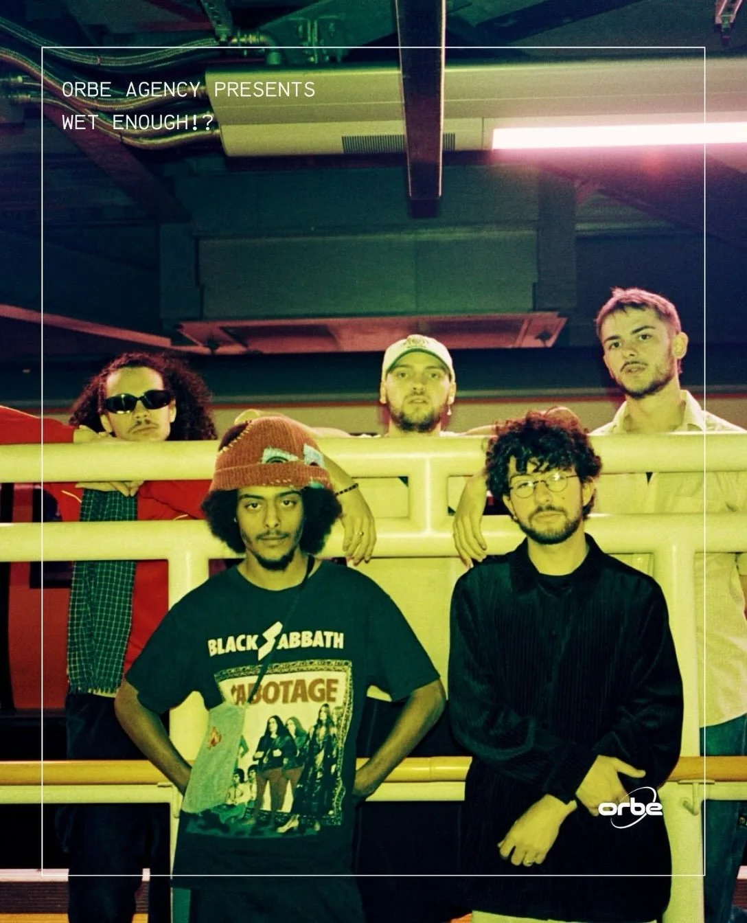 Five friends brought together by a shared goal: to get you dancing.
Trained between Brussels, Amsterdam, and Paris, they caught the eye of Komos Records and were named Inou&iuml;s at Printemps de Bourges 2024.
Their debut album DANCING PEOPLE DON&rsq