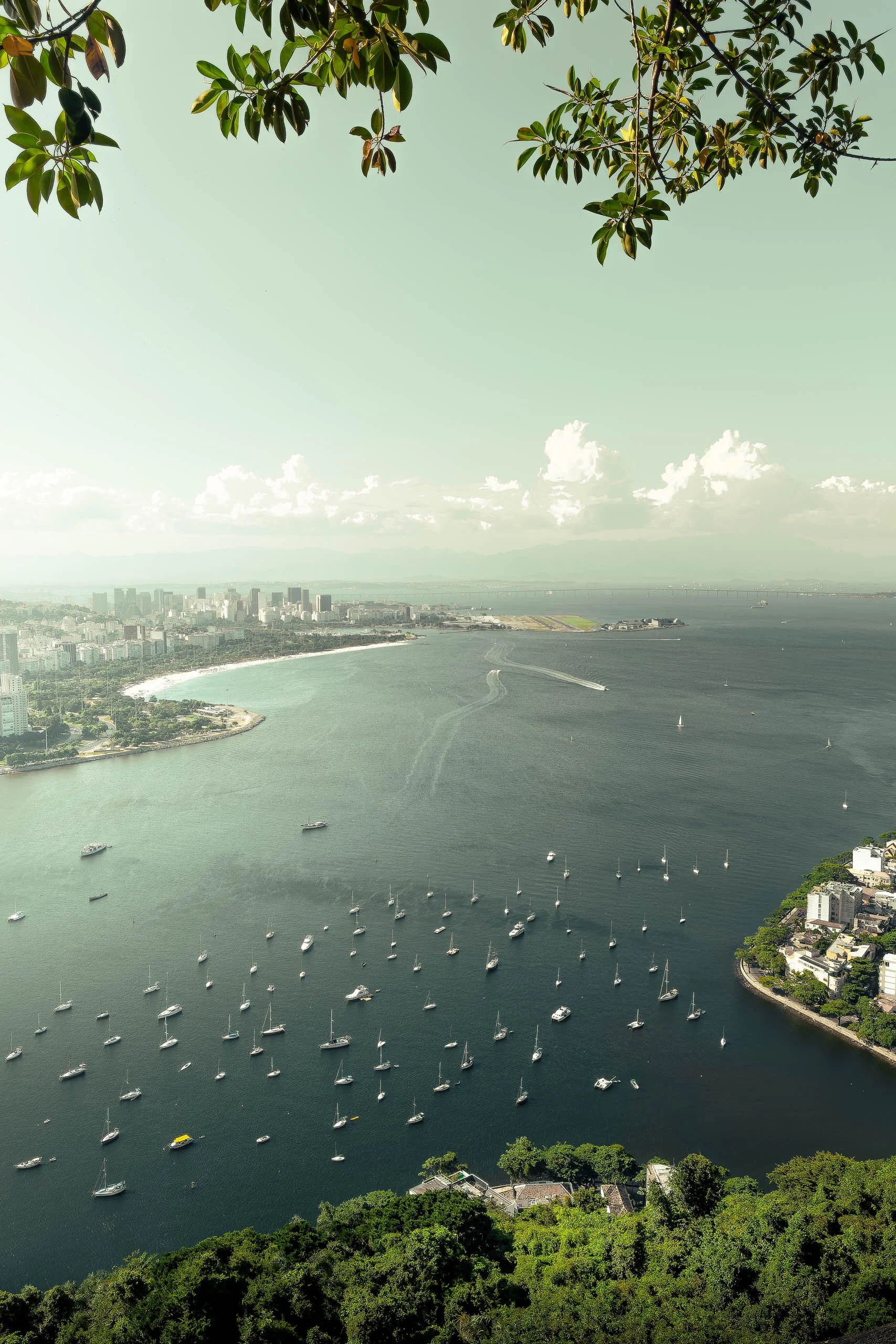 enseada-botafogo-rio-de-janeiro-vista-aerea-barcos-arquitetura-natural