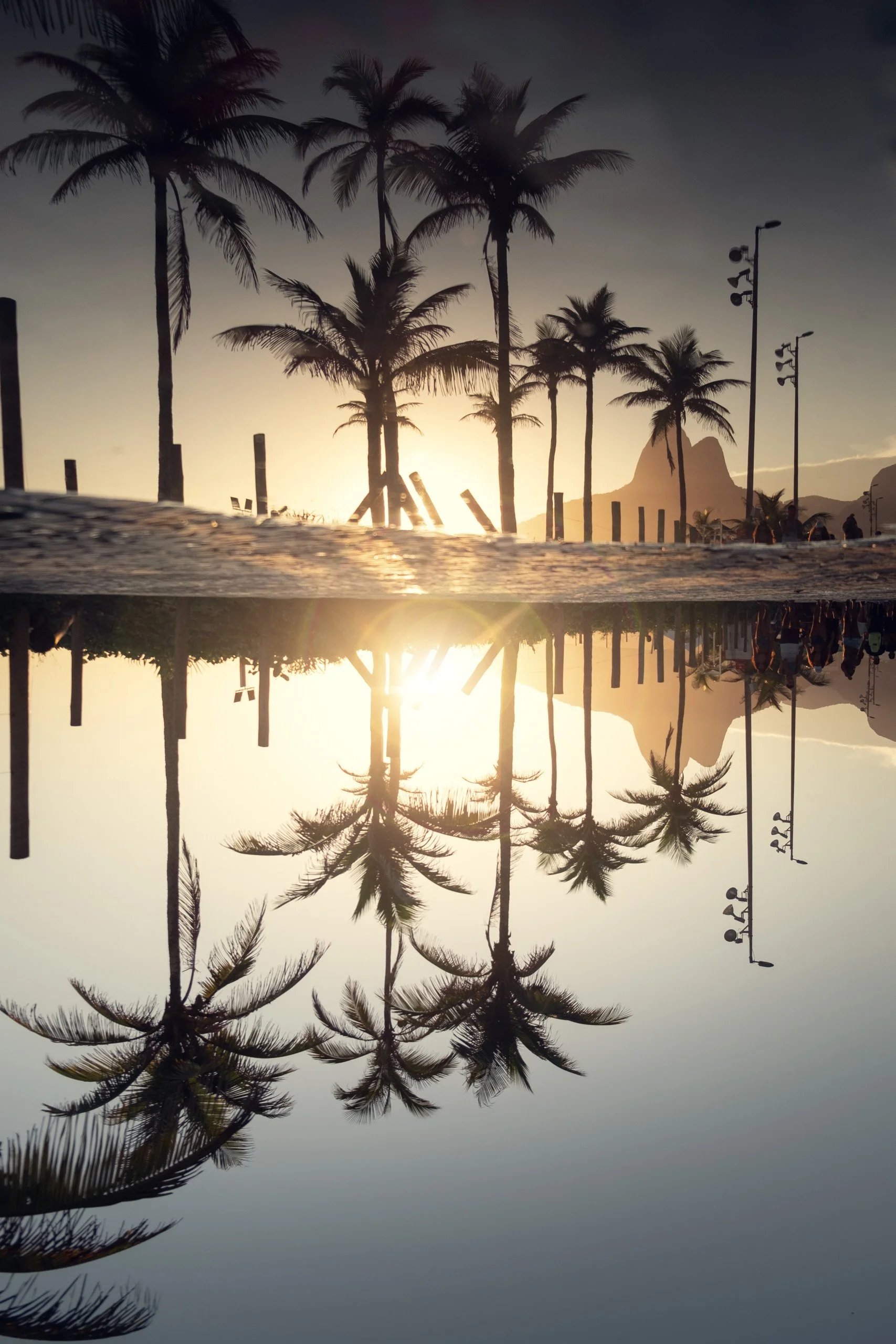reflexo-coqueiros-ipanema-por-do-sol-rio-de-janeiro-fotografia-tropical.jpg