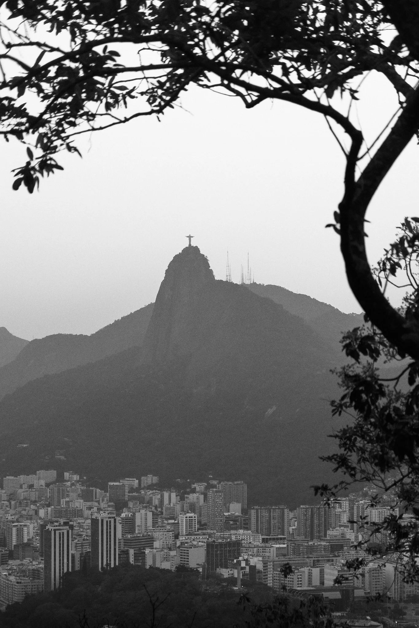 quadro-rio-de-janeiro-preto-e-branco-cristo-redentor-cidade-galhos