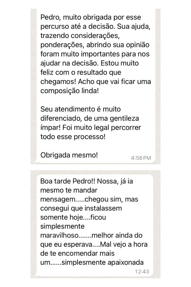Mensagem agradecendo pelo processo de escolha, dizendo que a ajuda foi importante, atendimento diferenciado, gentil e especial, muito feliz com o resultado, composição linda. Outro cliente comenta que o quadro ficou maravilhoso e que está apaixonada.