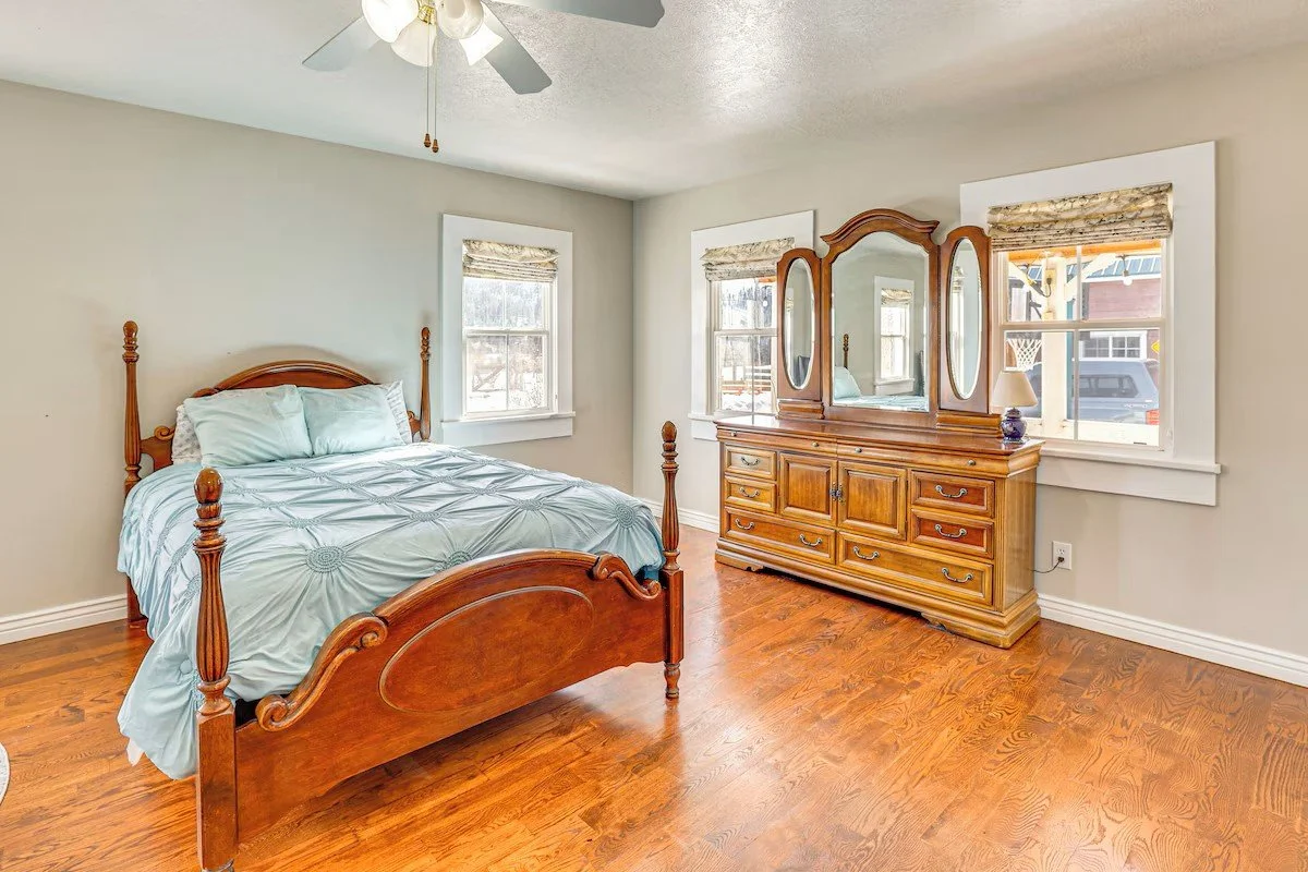 Shine! 2026 - Private Queen + En Suite (Main House Downstairs)