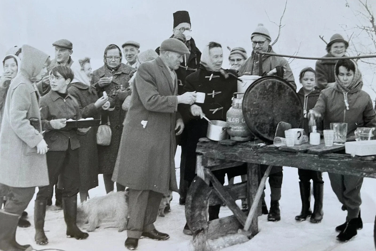 A black-and-white photograph of an outdoor soup kitchen during the Big Freeze.