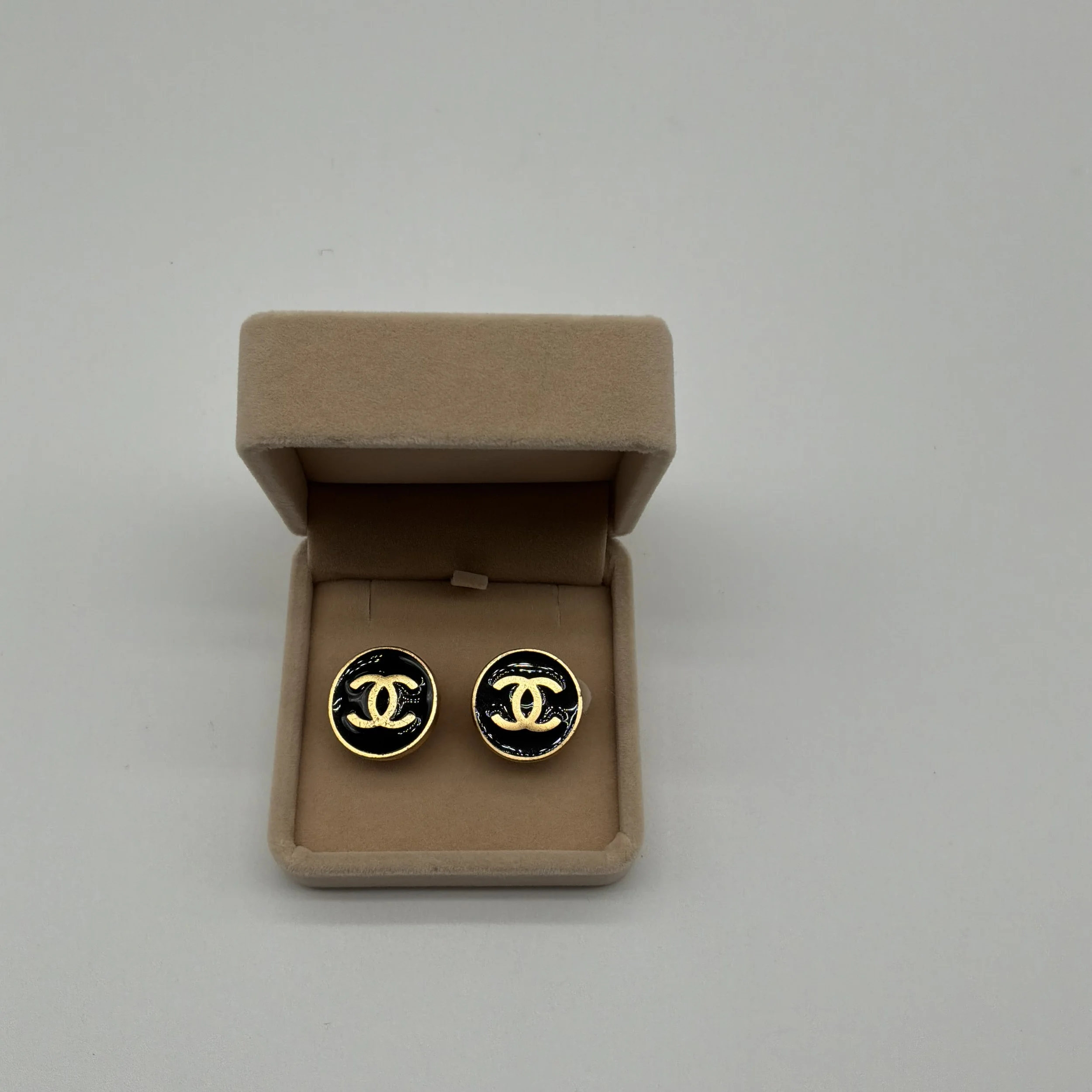 Chanel CC Logo Clip-On Earrings Black Enamel Gold Tone Vintage