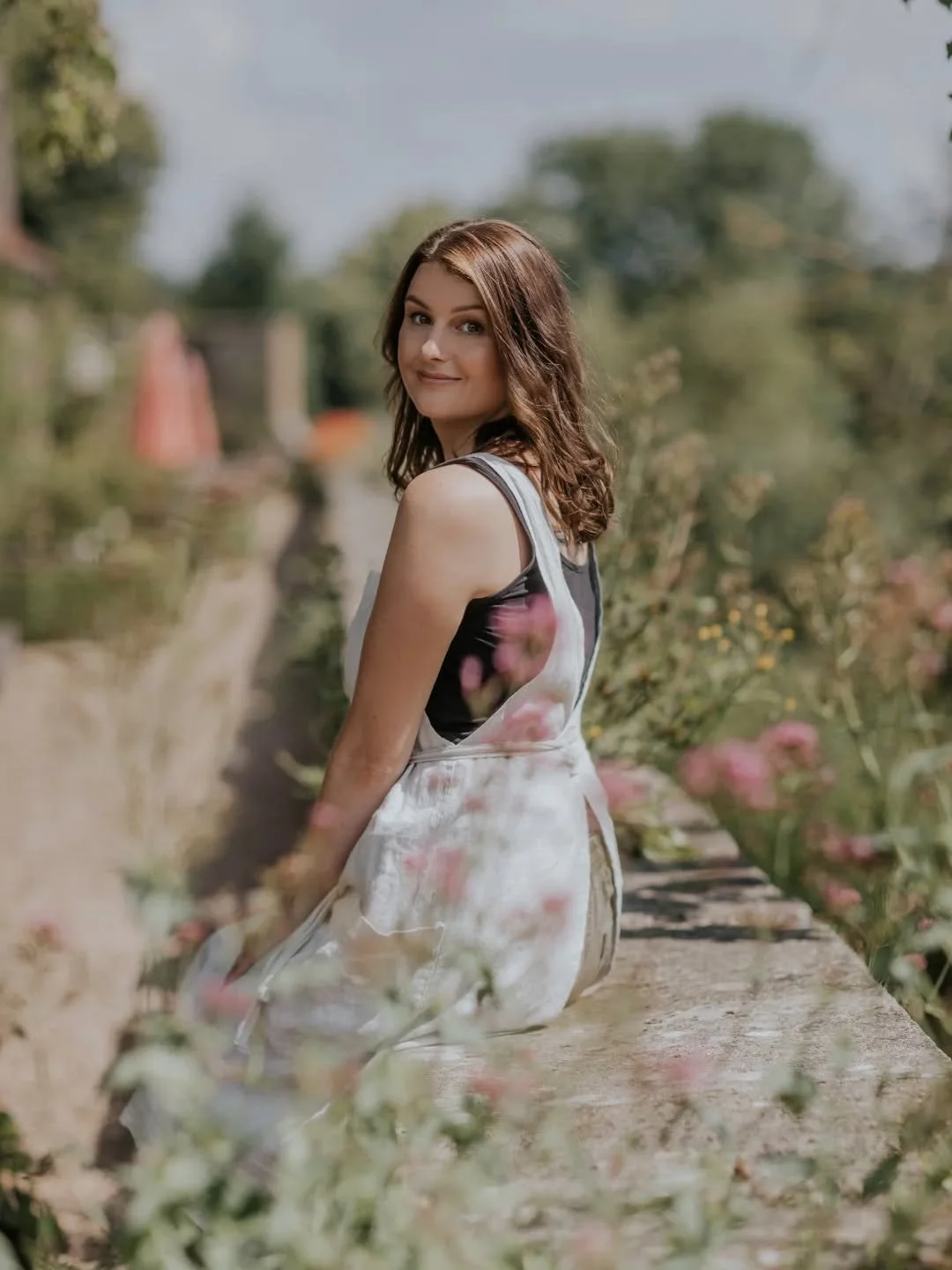 👋🏼 Hello, I&rsquo;m Diane. I&rsquo;ve had a little flurry of new followers recently (largely thanks to some die-hard paving design content), so it feels like a good moment to say hello properly.

I&rsquo;m a garden designer, sketchbook hoarder, slo