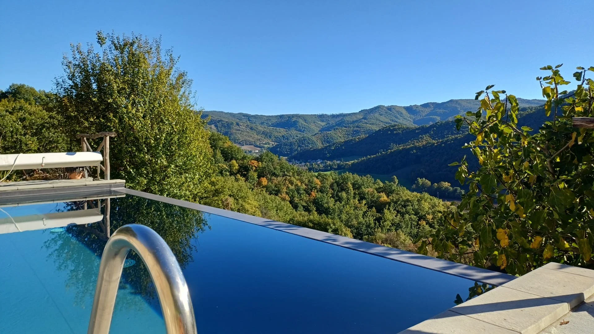 Il panorama sulle colline dalla piscina