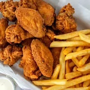 9 PC chicken wings w fries