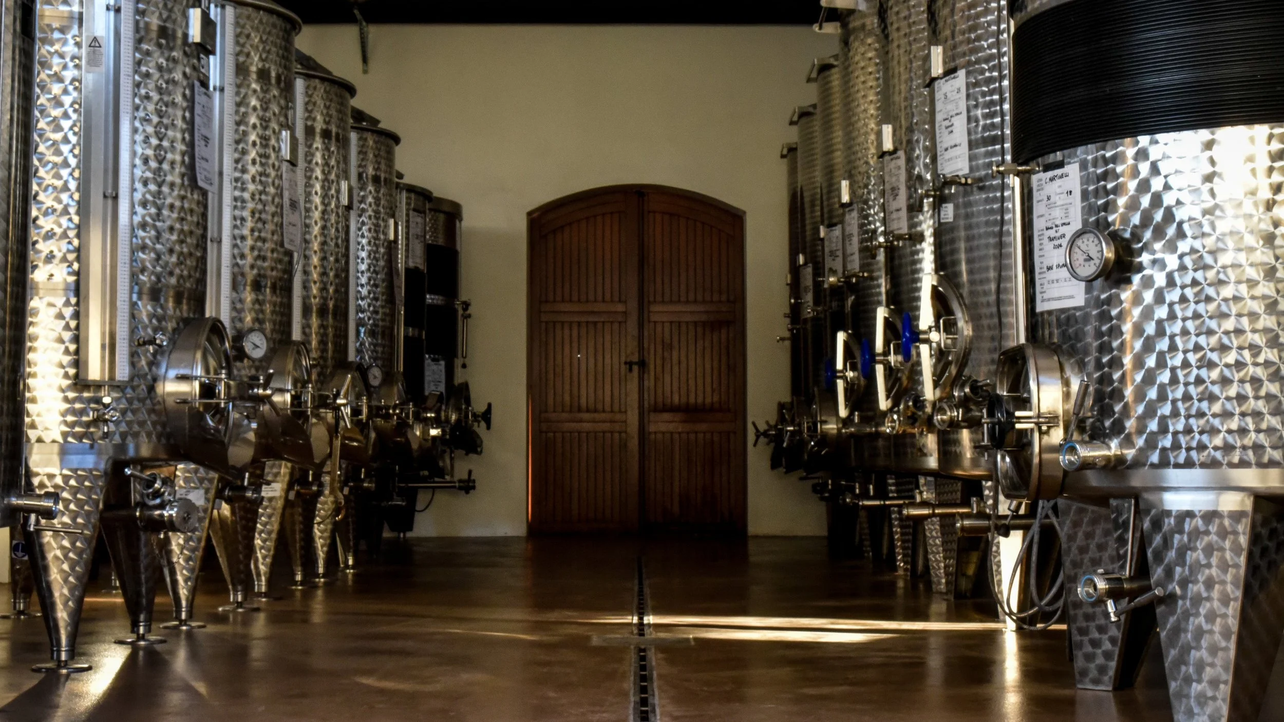 Serbatoi di acciaio inox presso Cantina Martinelli Carpi