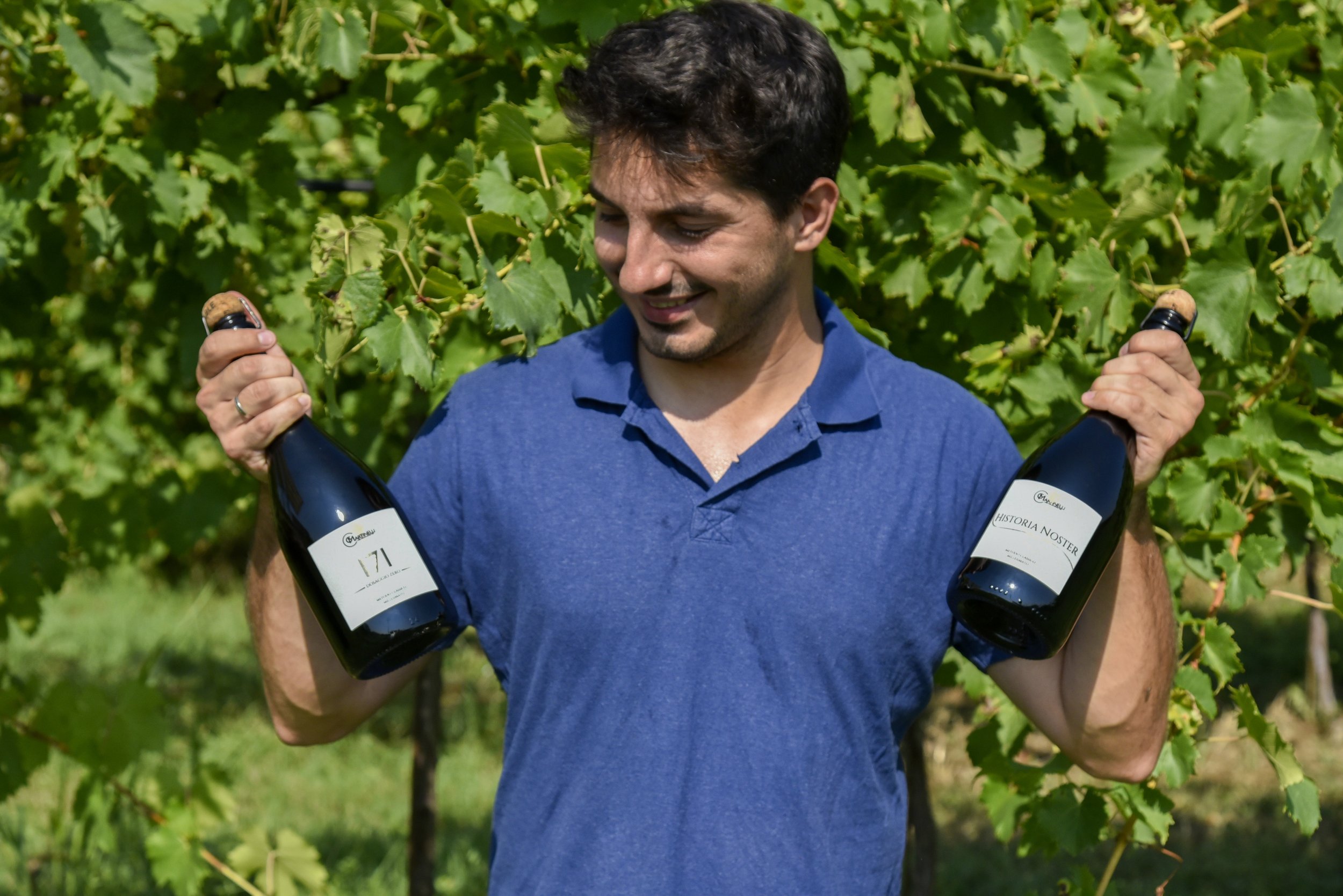 Umberto Martinelli, Cantina Martinelli Carpi con Historia Noster e 171 Dosaggio Zero in mano