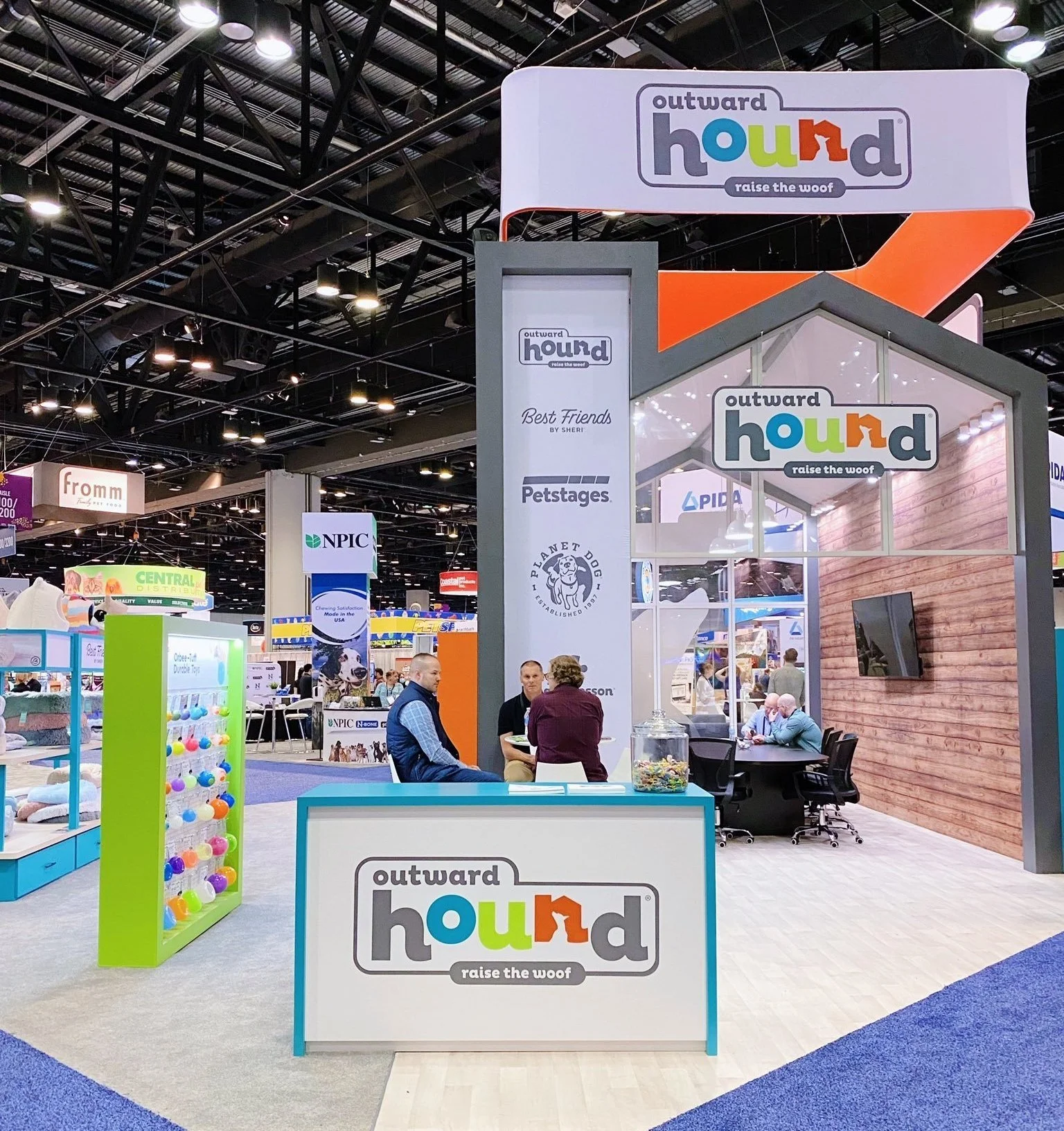 Outward+Hound+Pet+Expo.jpg