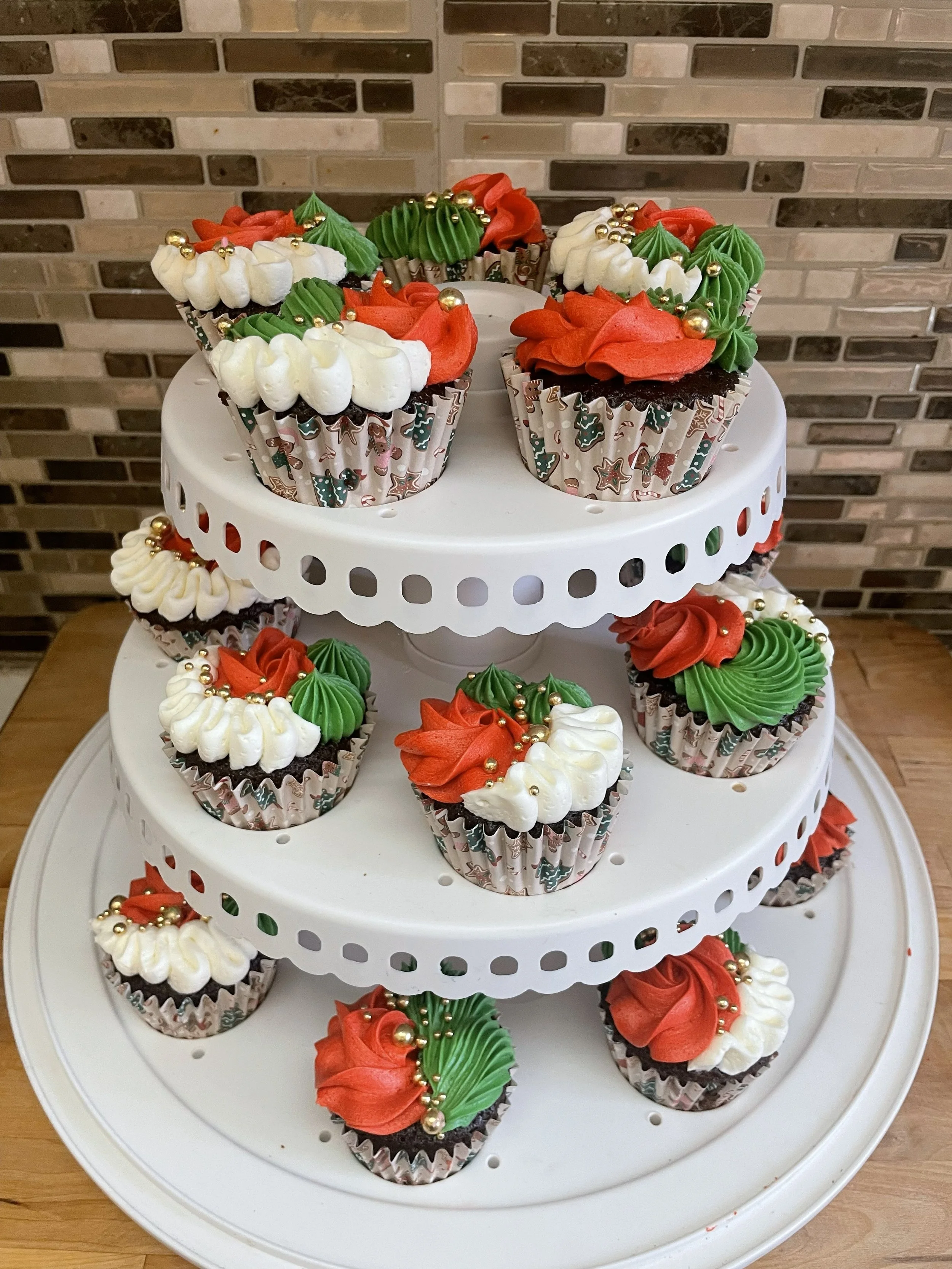 Christmas cupcakes, red white and green cupcakes, cupcake tower, holiday cupcakes