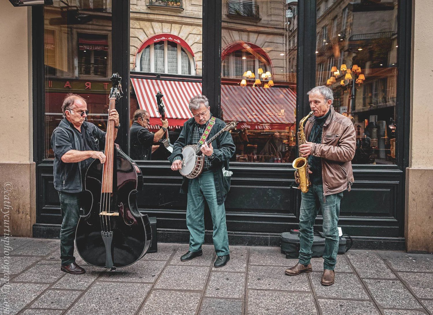 Band France resized.jpg