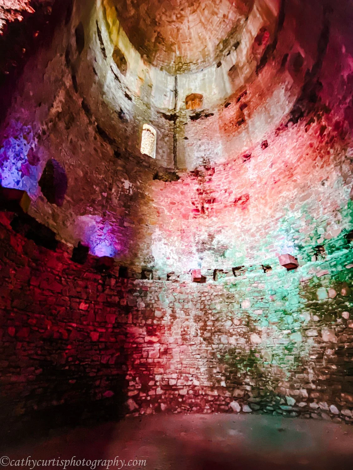 Cave ruin in technicolor.jpg