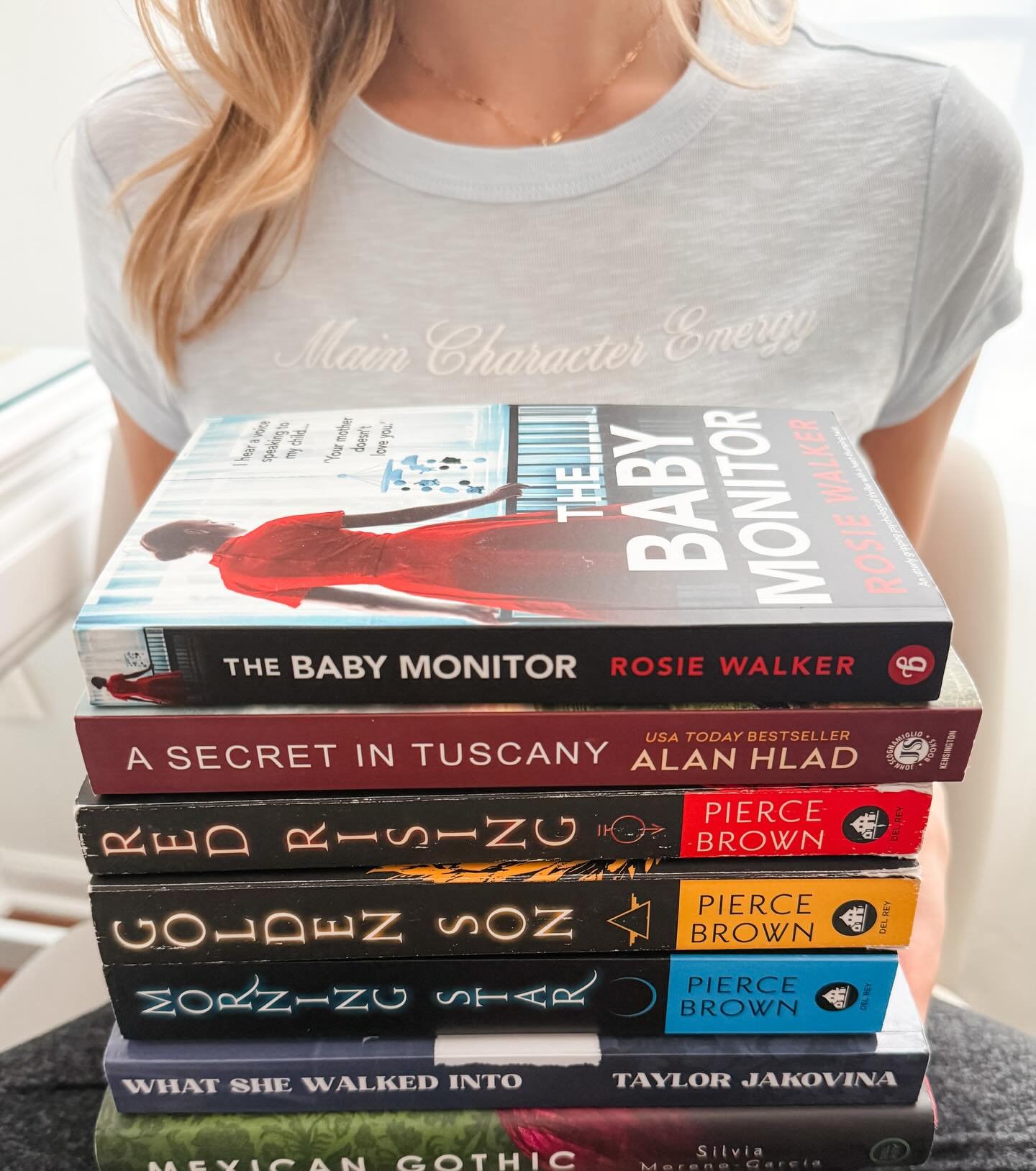 My book haul from Christmas📚 Can&rsquo;t wait to dive into these in the new year! And shoutout to @michaela_neu for my new favorite t-shirt 💁🏼&zwj;♀️🥲