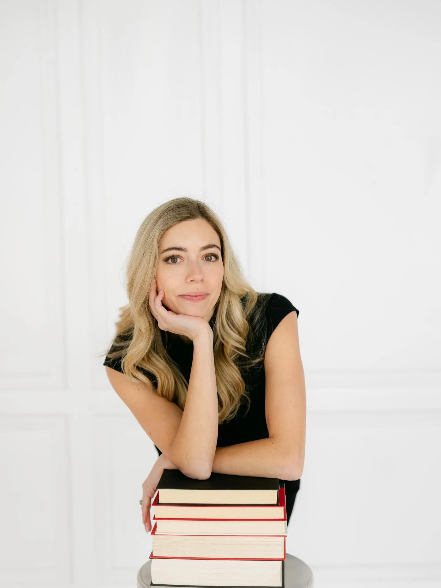 Do these photos make me look like an author? 📸 🖤 @ashleydphotos