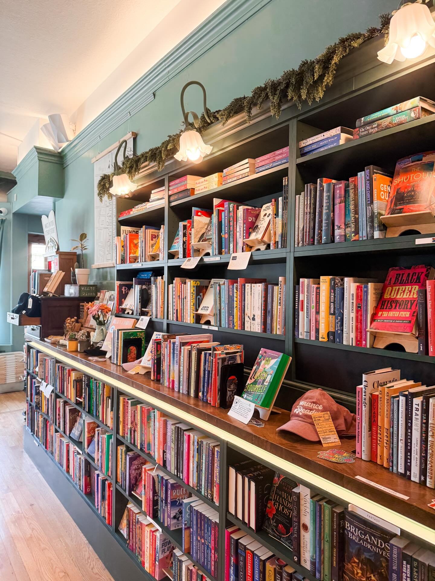 Spent the morning at @birdie.books and it did not disappoint ☕️📚