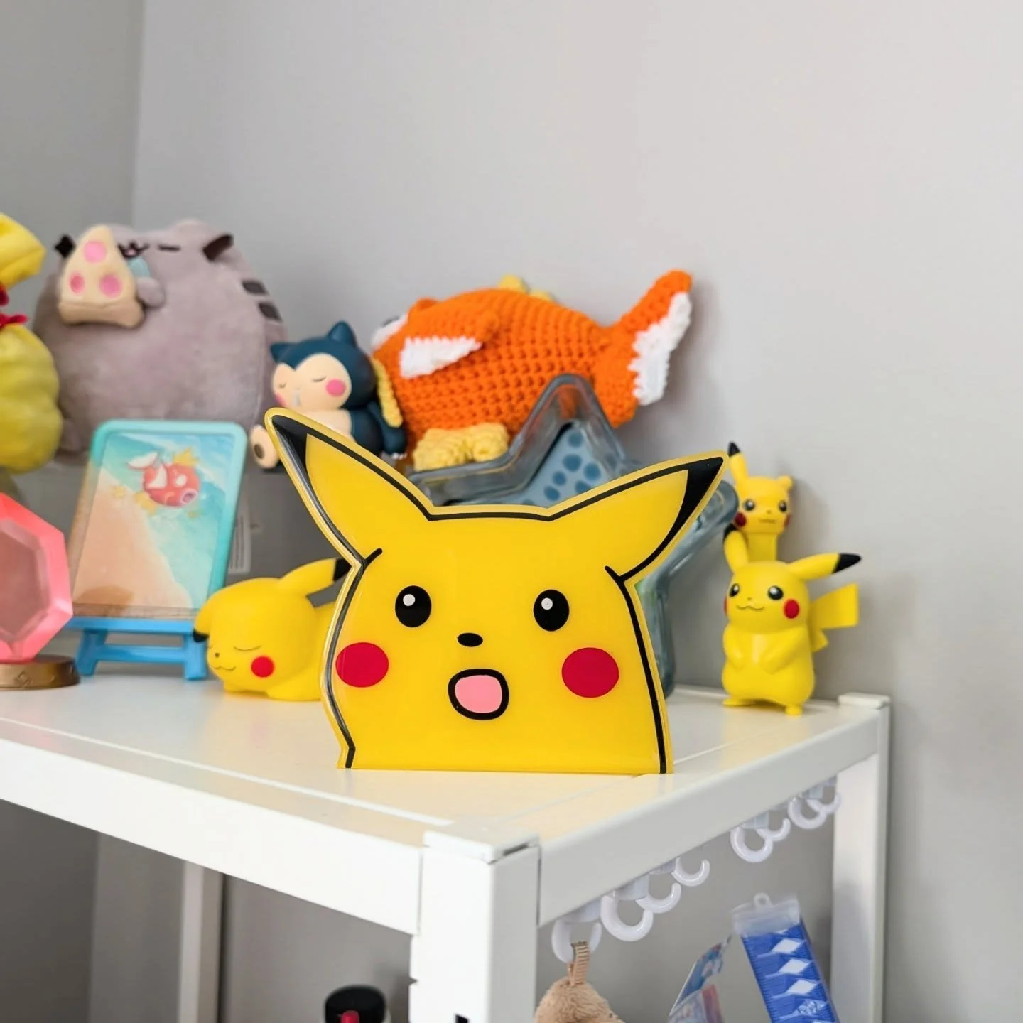 This is my face on the daily. This little shelf peeler always cracks me up 

Mold: @milky.rainbow.deco 

#surprisedpikachu #pikachu #shelfart #handmadeart