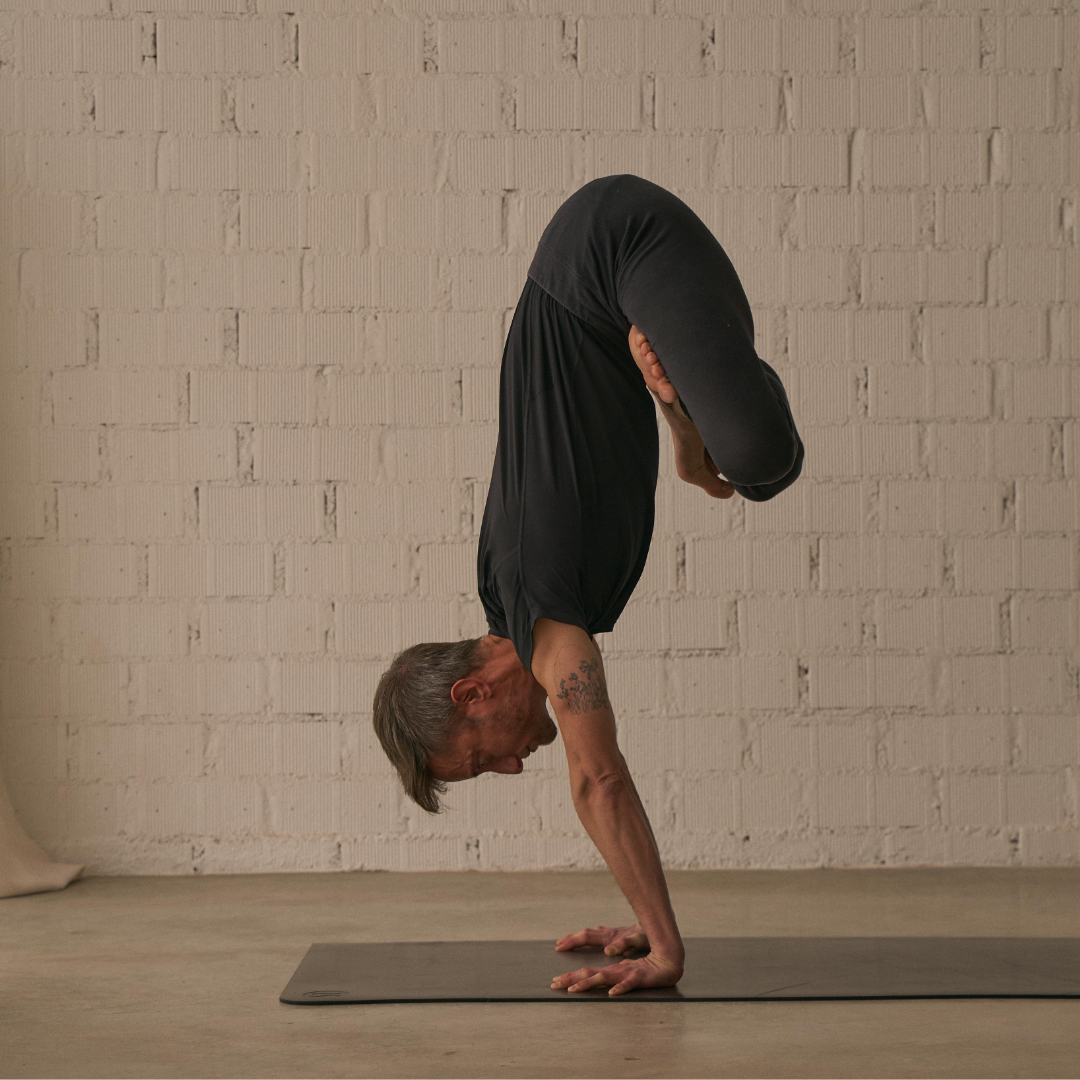 TV STUDIO (1080 x 1080 px) (33).png