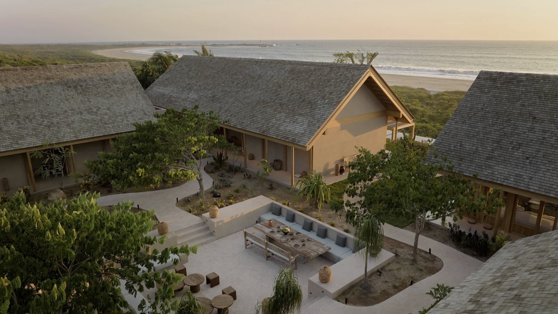 Complejo turístico y residencial de ultra lujo frente al mar, con enfoque en sostenibilidad integral, combinando luxury wellness con preservación ambiental.