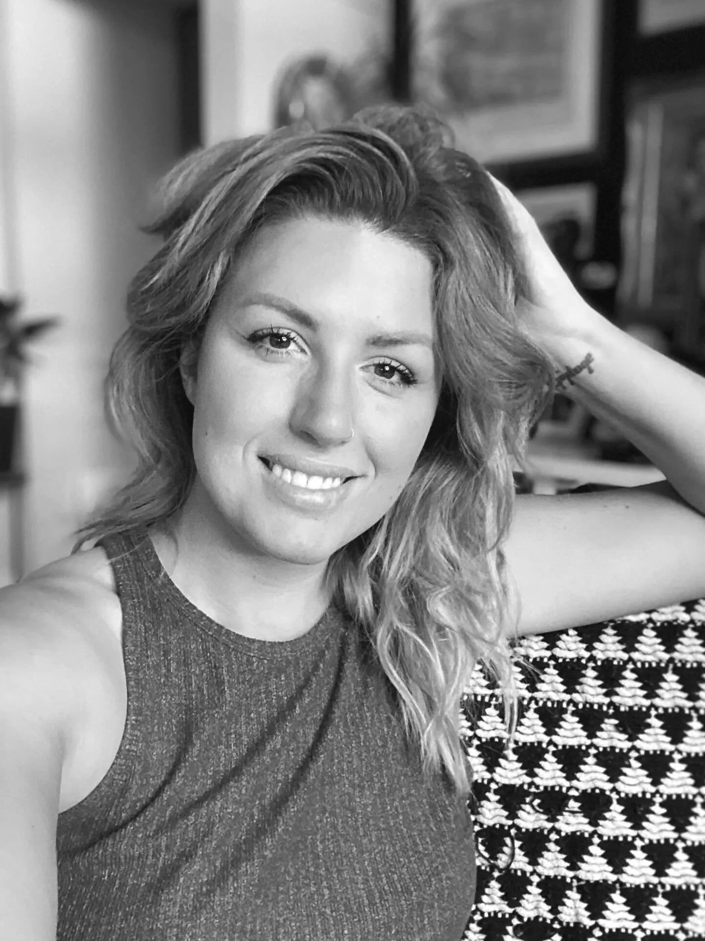 FOUNDING MEMBER FEATURE: 
Say hello to Ridgefield Art Gallery Founding Member Rose Jubb. 👋🏼
Whether it&rsquo;s a potato with human eyes or adding aluminum balloons to a classic painting, PNW artist Rose Jubb immerses her audience in color, humor, a