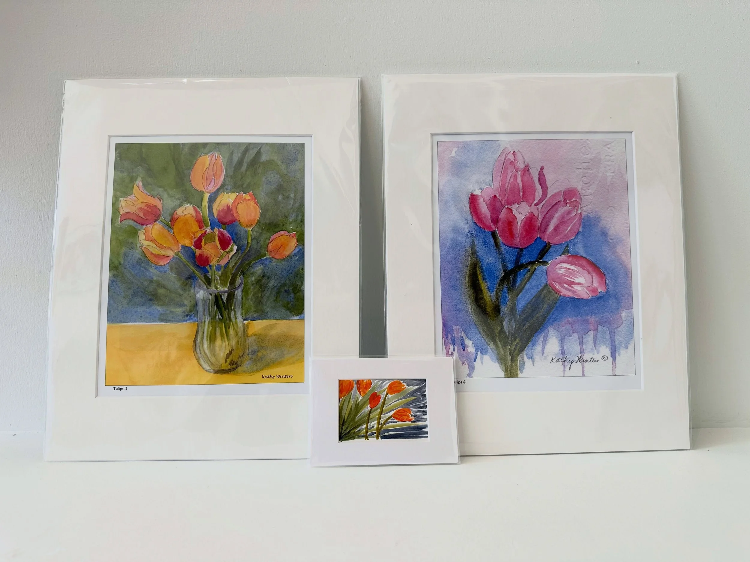 The perfect way to capture the beauty of spring flowers year round! 

Large watercolor prints by @kathywinters179 and mini flower print by @dlzartistry