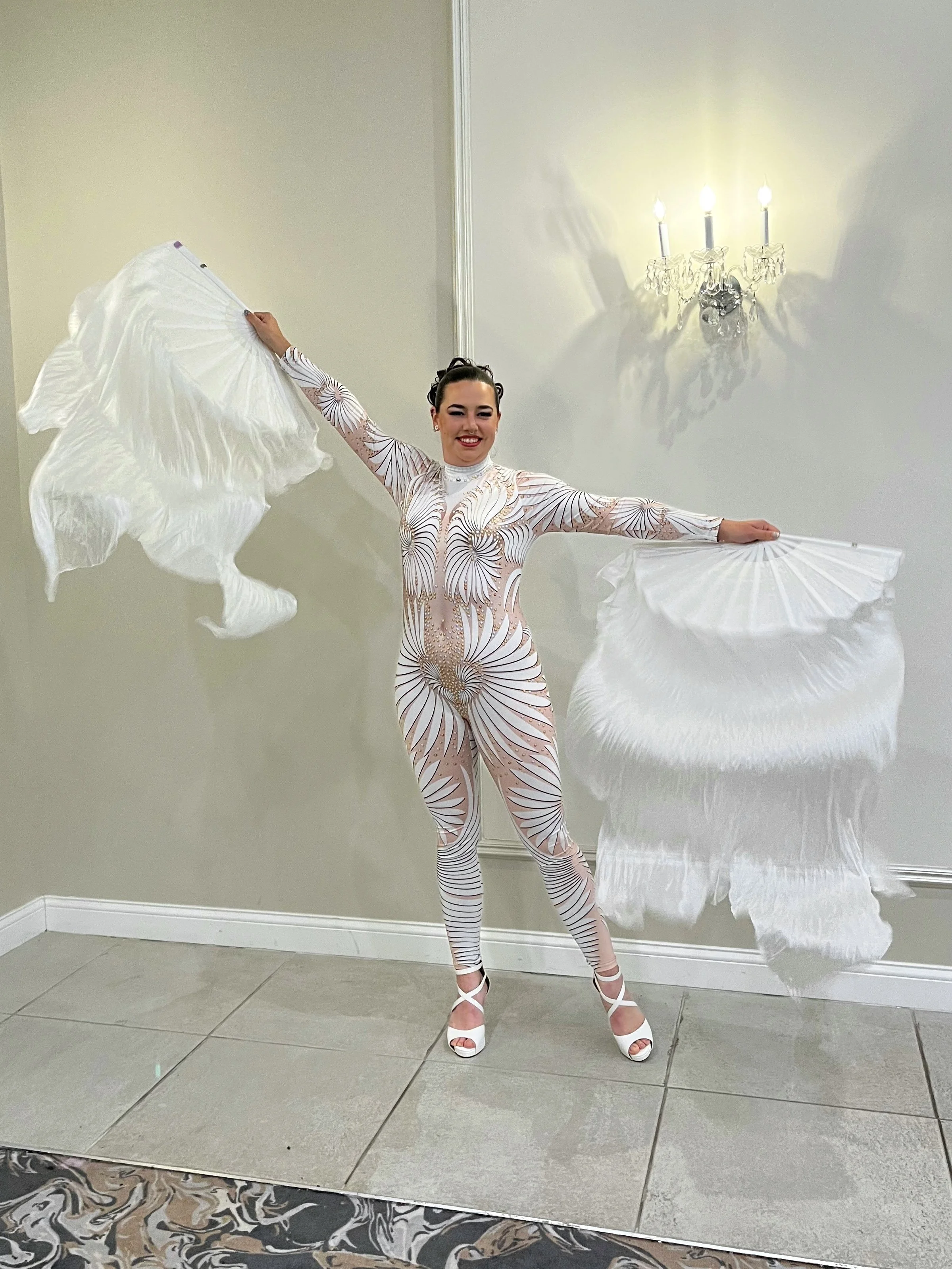 beautiful white flow fan art for weddings and galas 