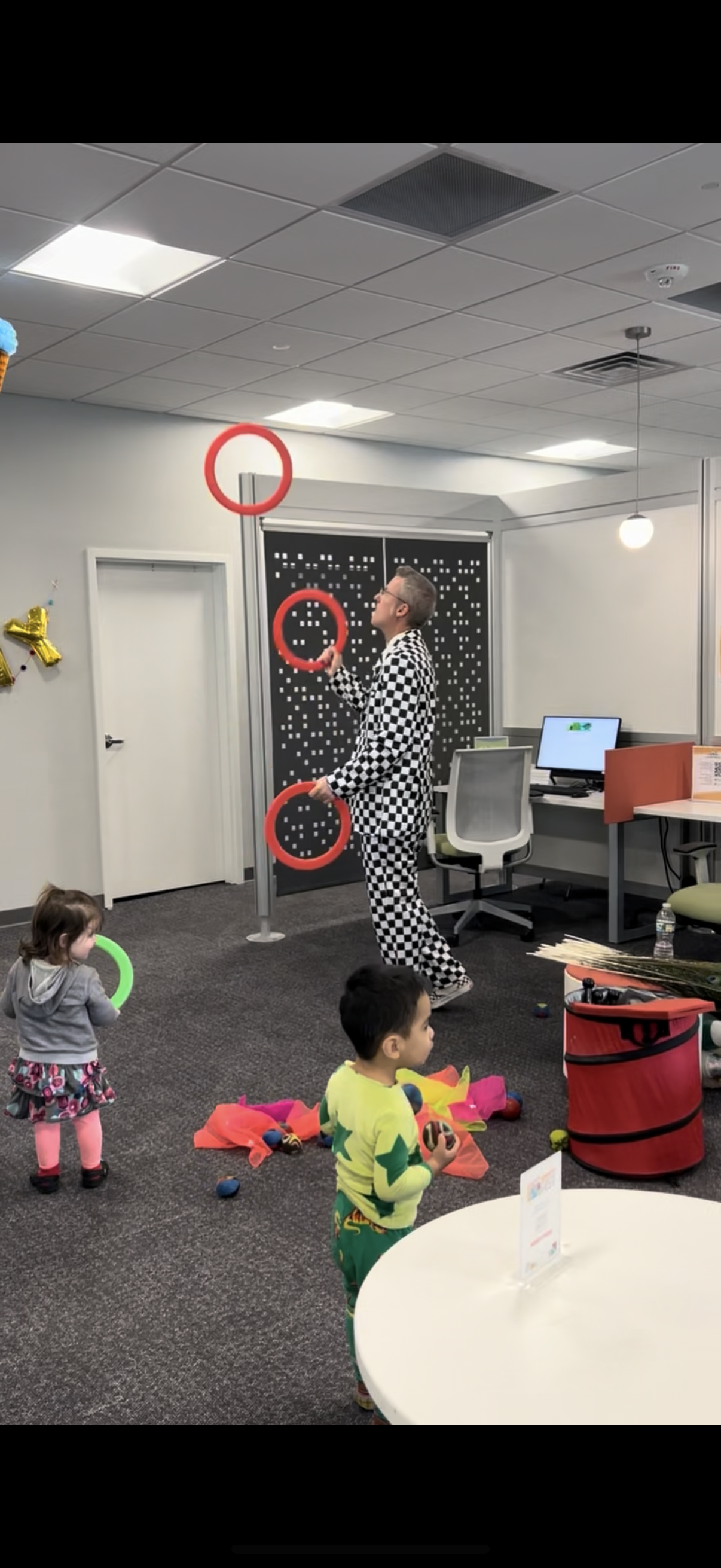 juggling class for kids entertainment schools and libraries KJ art entertainment