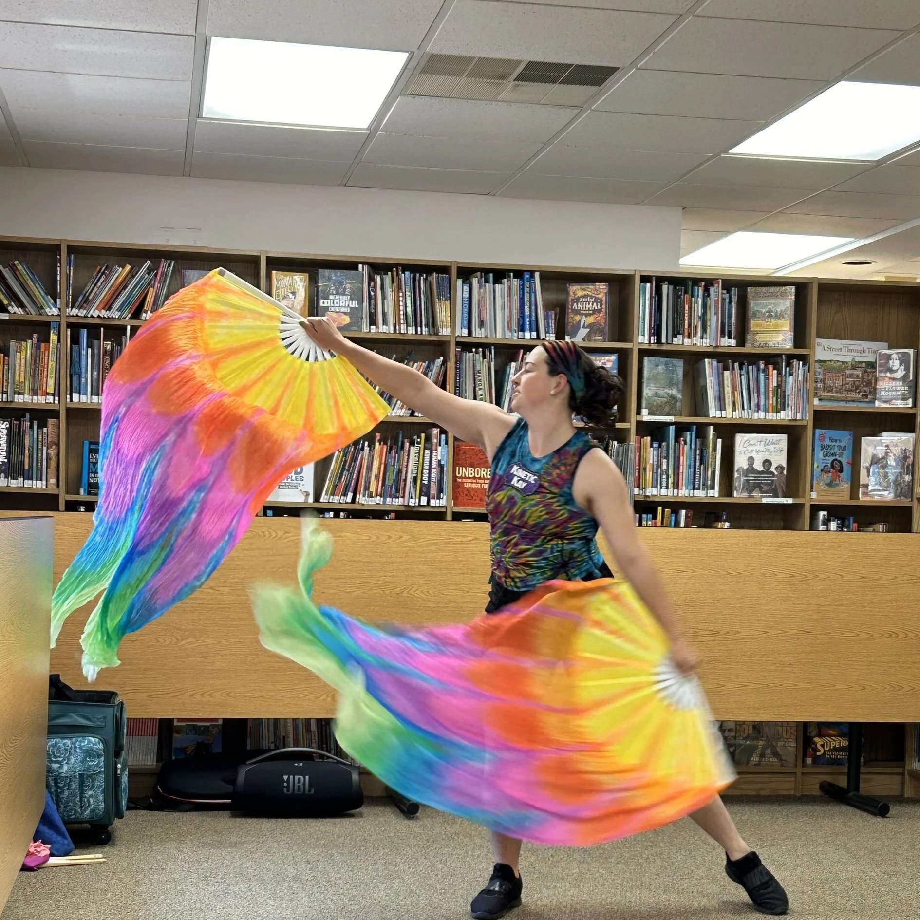 Circus Dance education schools libraires Silk fans pretty rainbow KJ art Entertainment 