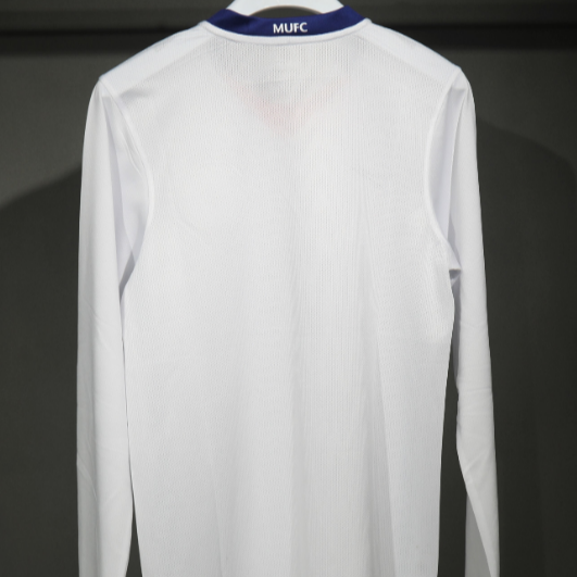 Manchester+United+Retro+Away+Long+Sleeve+08.09+2.png