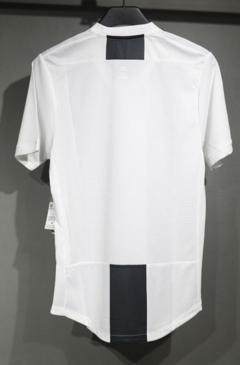 Juventus Retro Home 18.19 2.png