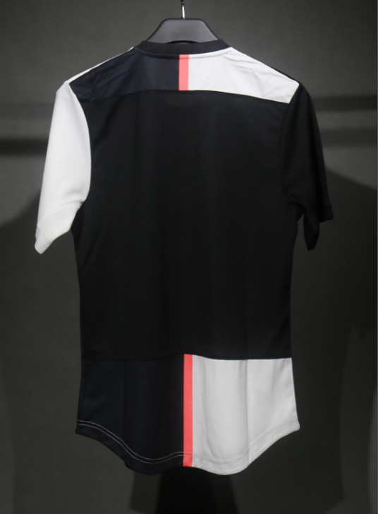 Juventus Retro Home 19.20 2.png