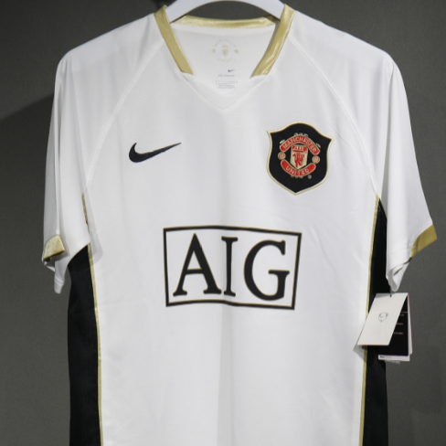Manchester+United+Retro+Away+06.07+1.png