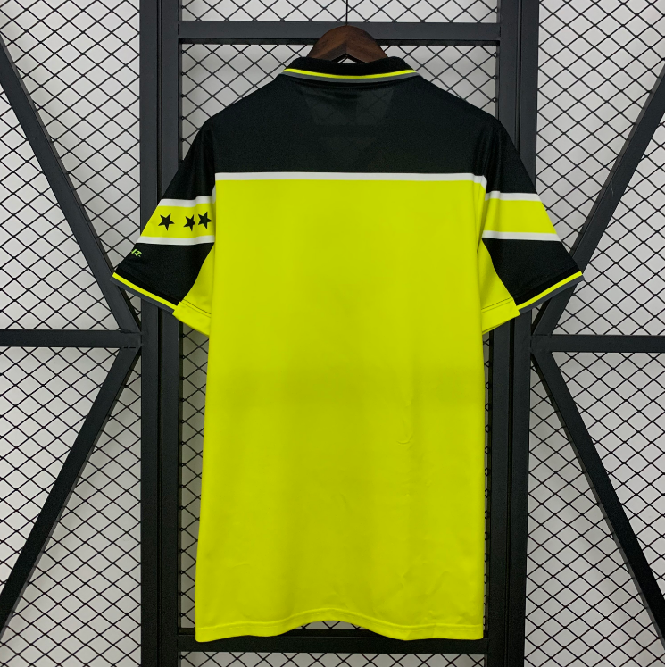 Borussia Dortmund Retro Home 96.97 2.png