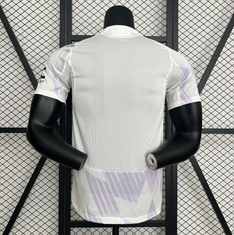 Manchester United Away 25.26 2.png