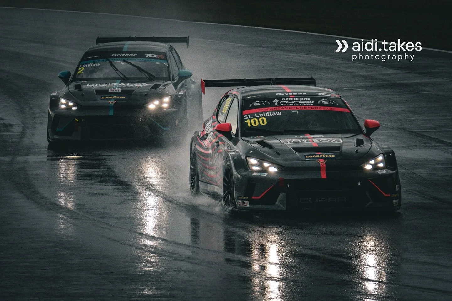The Laidlaws @stevelaidlaw and @_samlaidlaw_  @snettertonofficial this weekend competing in the @britcarendurancechampionship and the @tcr_uk_series 🔥

Mixed weather conditions and close battling led to some very good racing on a wet and greasy surf