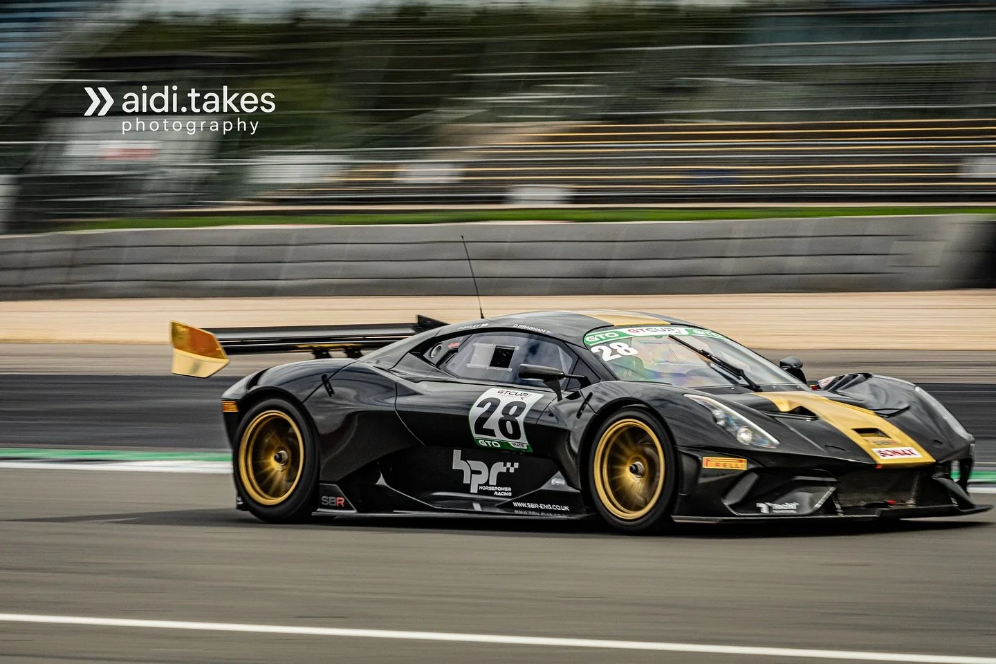 Last weekend at @silverstonecircuit with @carnatter was something else 🏁🔥
The @gt_cup Championship brought relentless endurance racing, wheel to wheel action and the roar of Lamborghinis, Ferraris, McLarens, Aston Martins and Porsches echoing throu