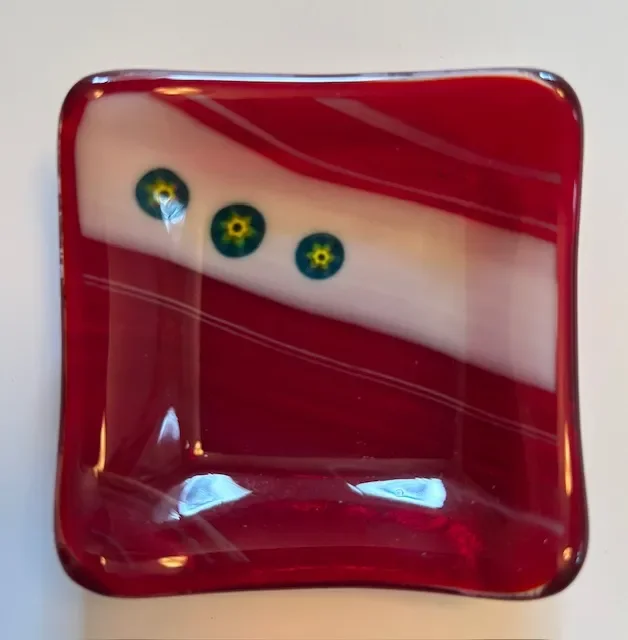 Red Stripe Ring Bowl with Green Milifiora