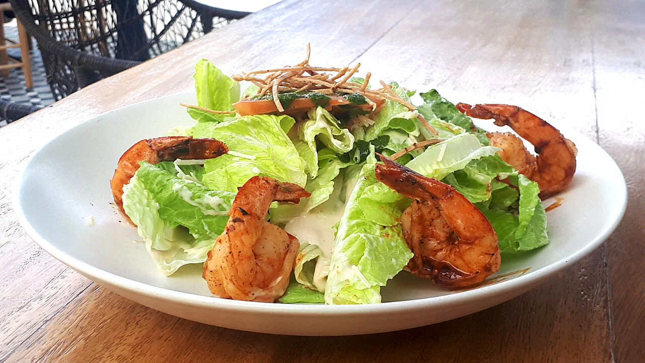 ENSALADA CAESAR DE LA CASA CON CAMARÓN