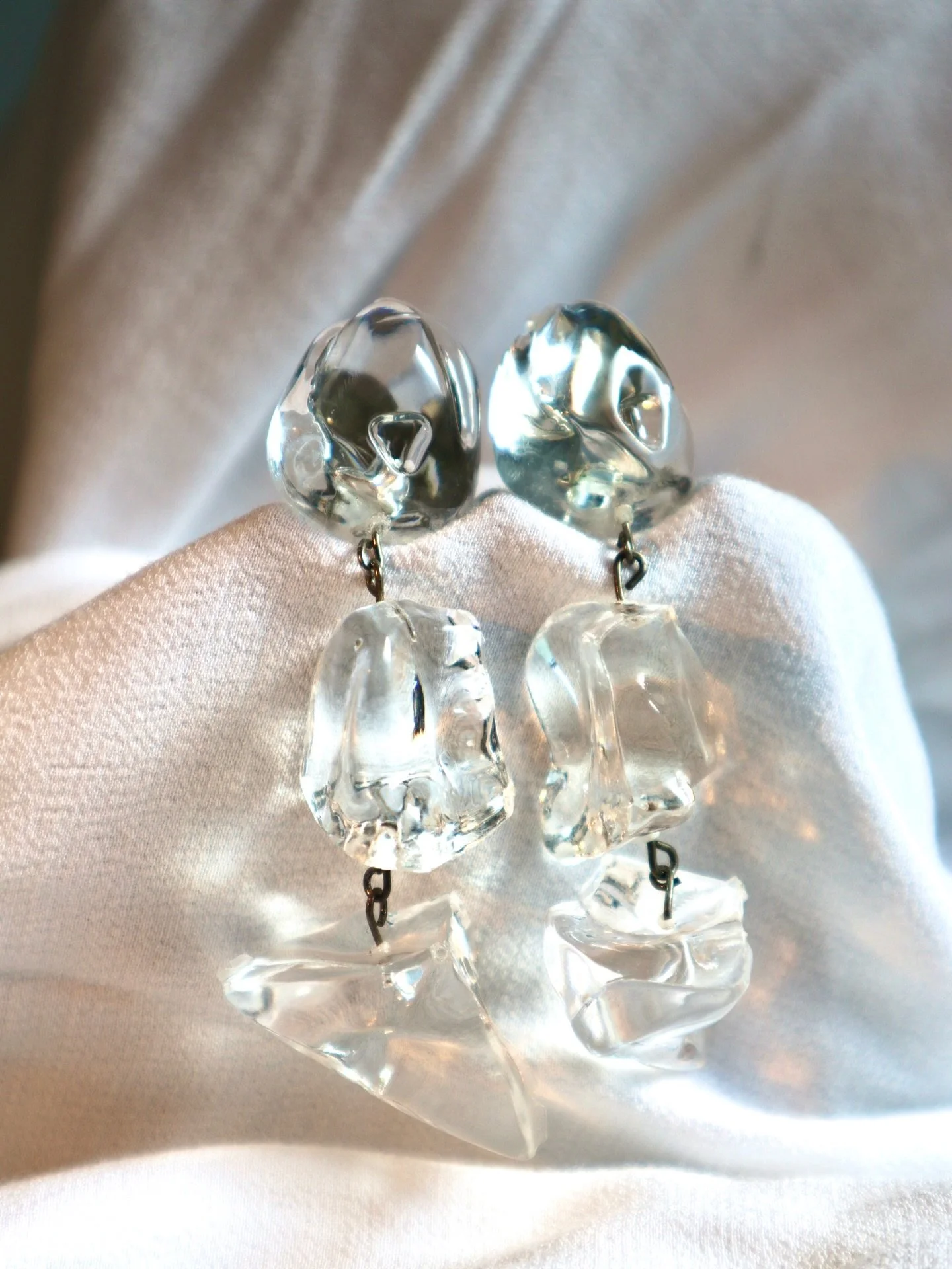 TIDE

This collection is timeless.
Always right.
Pieces that catch light and let it pass through.

TIDE pieces arrive gently. They feel breathable in presence or when worn. Pieces in the TIDE collection reflect beauty, rather than dominate. Apparel w