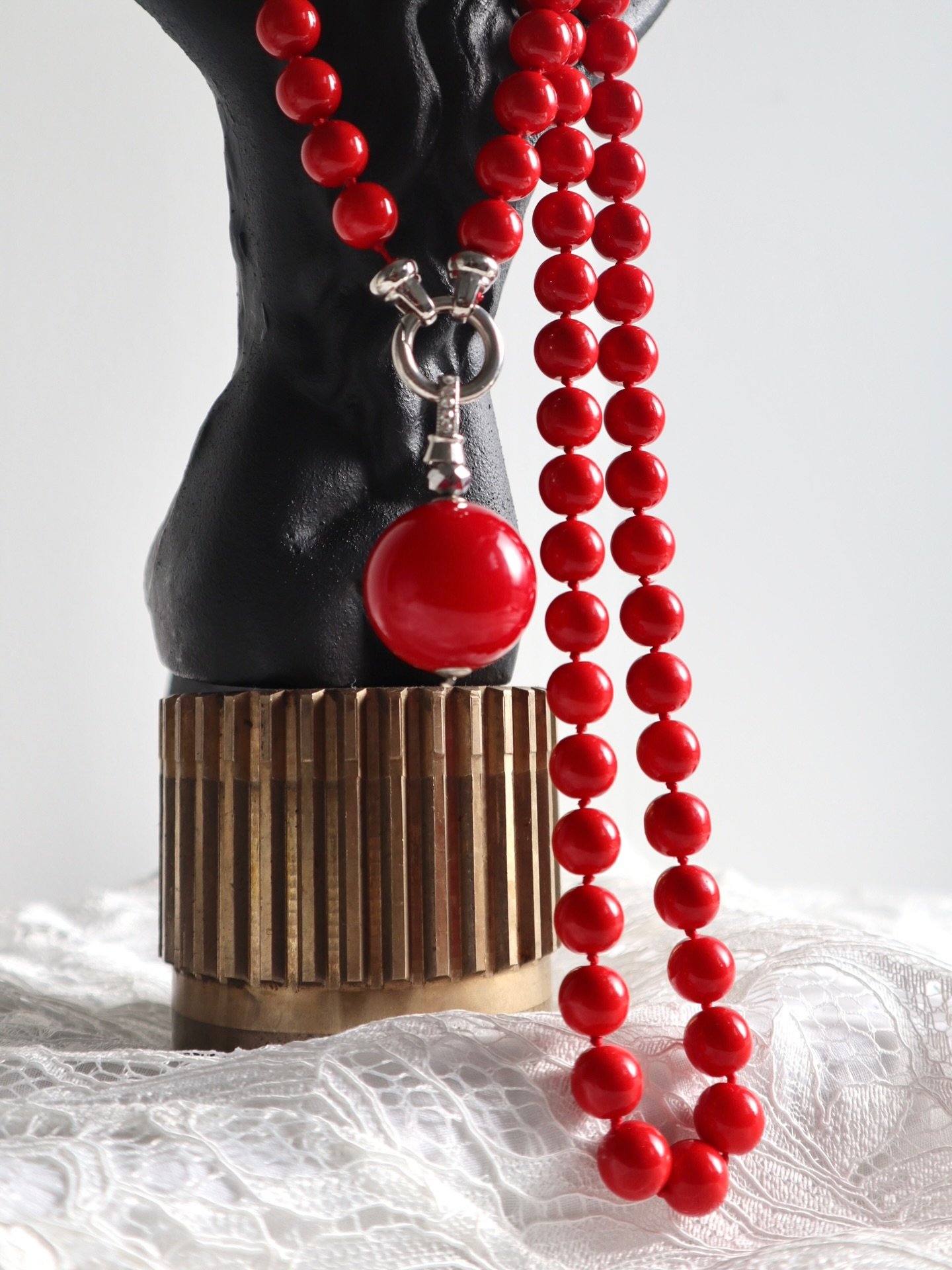 #red 
It&rsquo;s heat. It&rsquo;s heart. It&rsquo;s hot under the collar. 
She who wears red has an appetite. 
A lust for life.
Shiraz spilt on the tablecloth. 
A rose between the thorns.
Do you dare?