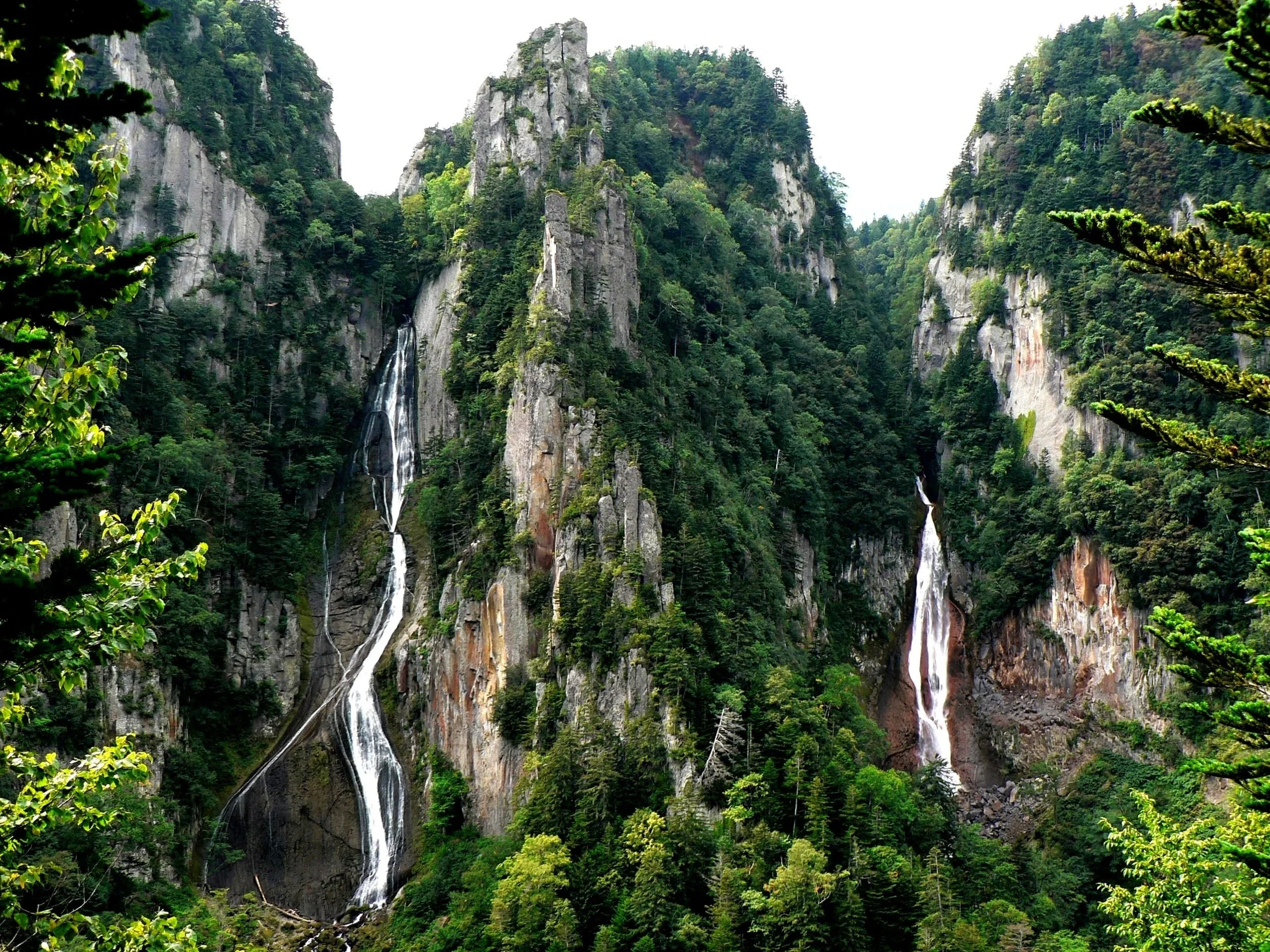 waterfallSounkyo.webp