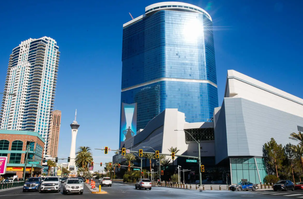 Our Stay at Fontainebleau Las Vegas: Views, Vibes &amp; One Unforgettable Meal