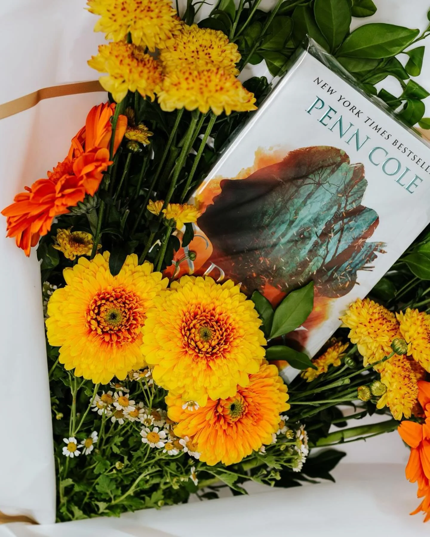 A bouquet of sunshine AND a really good read?
Now that&rsquo;s how you make someone&rsquo;s day 🌼📖
Fresh blooms, a feel-good story and instant smiles - all wrapped up in one thoughtful gift! 

✨ Order online today ✨

#bookstagramaustralia #spicyboo