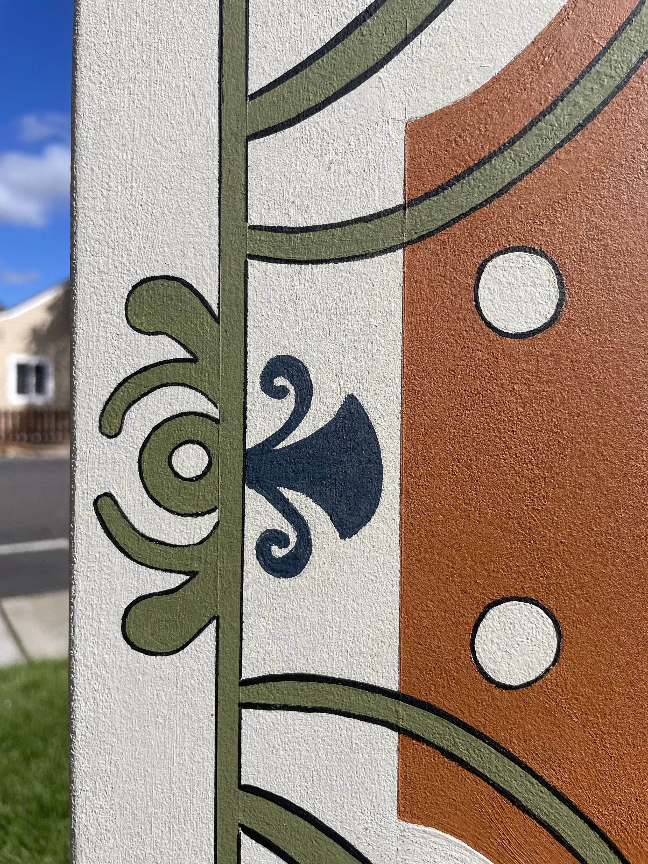 Up close sign detail: painted border