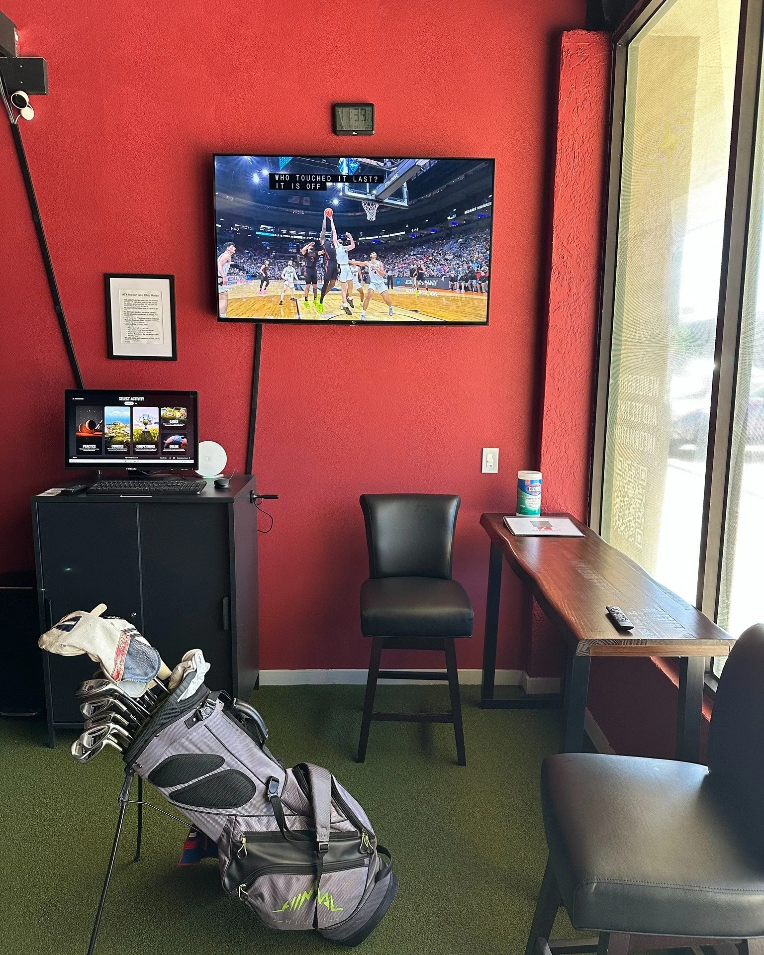 Can't decide between golf and March Madness? Why not both! Book a bay at the club, watch the games on our 55" TVs while playing any of over 500 courses in our best-in-class Trackman iO-equipped bays. The best of both worlds!

#austinlocalbusines