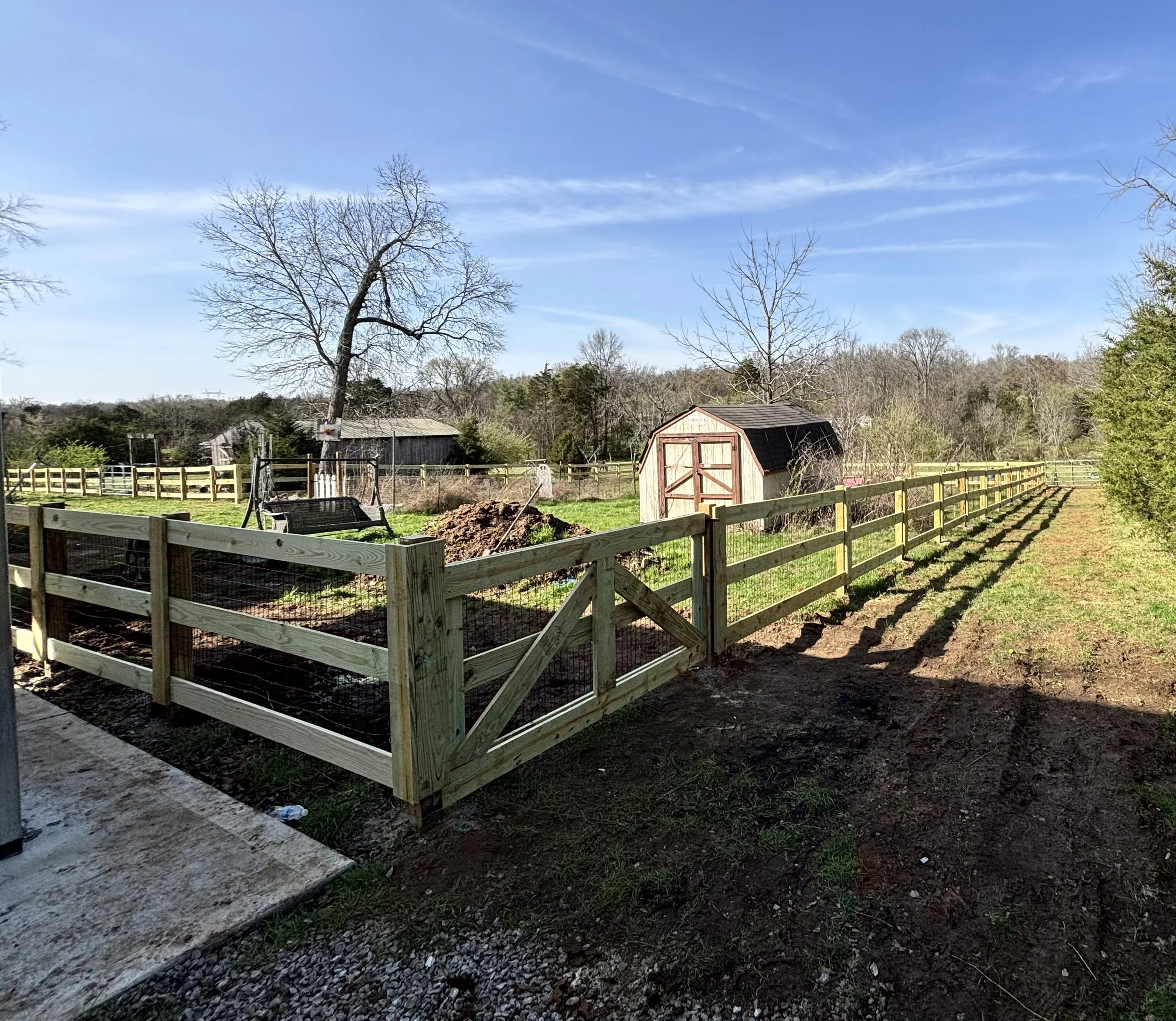 Farm fence installation by Henning Construction in Middle Tennessee