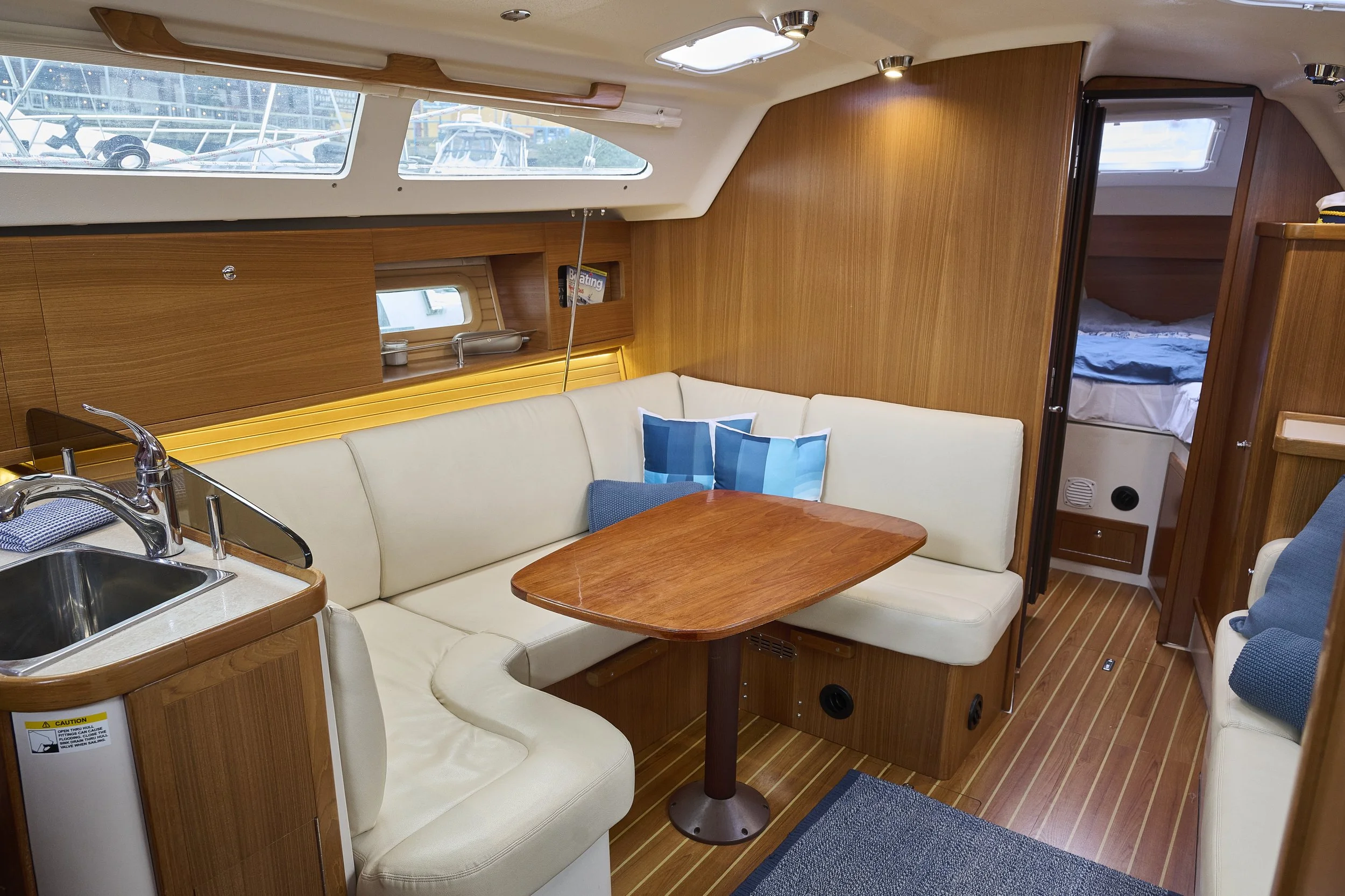 Nordlys main cabin_2800.jpg